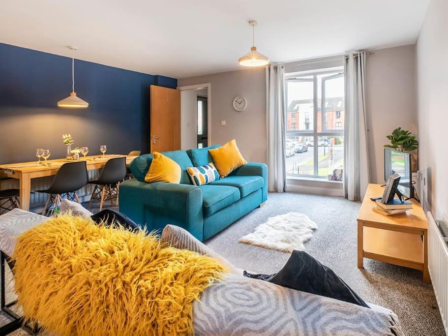 Lovely 2 Bedroom Apt At Ormeau Park W/ Free Parking ベルファスト エクステリア 写真