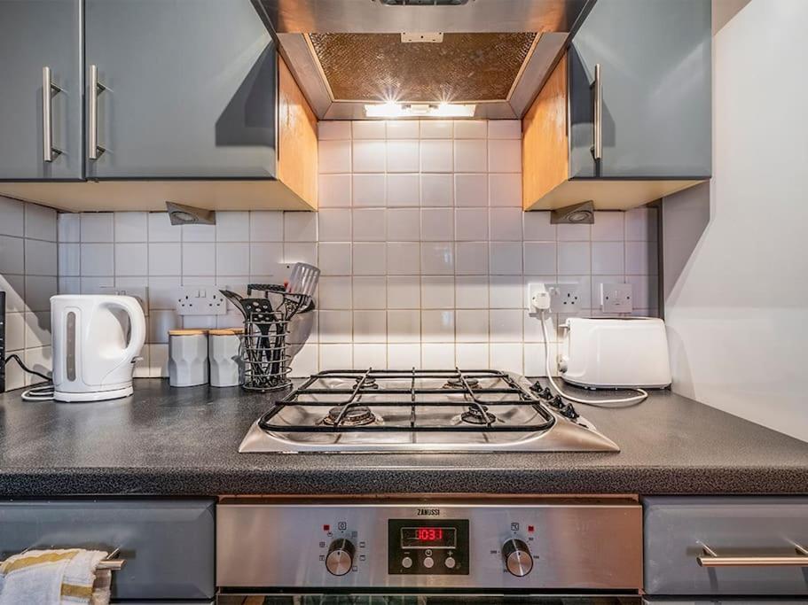 Lovely 2 Bedroom Apt At Ormeau Park W/ Free Parking ベルファスト エクステリア 写真