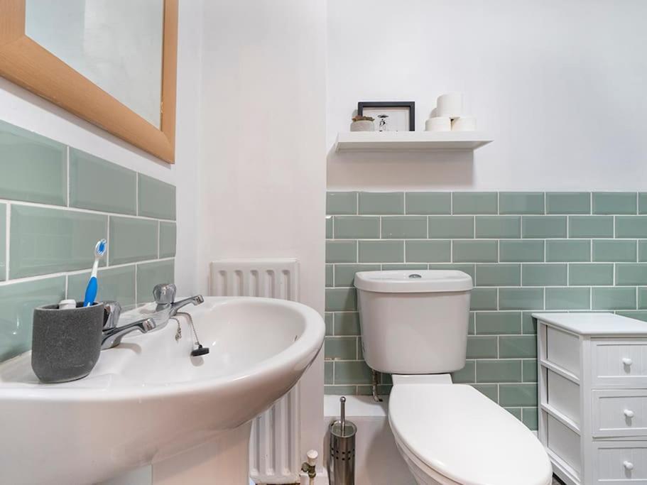 Lovely 2 Bedroom Apt At Ormeau Park W/ Free Parking ベルファスト エクステリア 写真