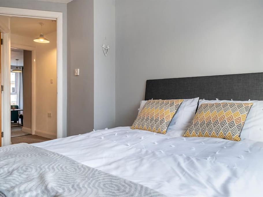 Lovely 2 Bedroom Apt At Ormeau Park W/ Free Parking ベルファスト エクステリア 写真
