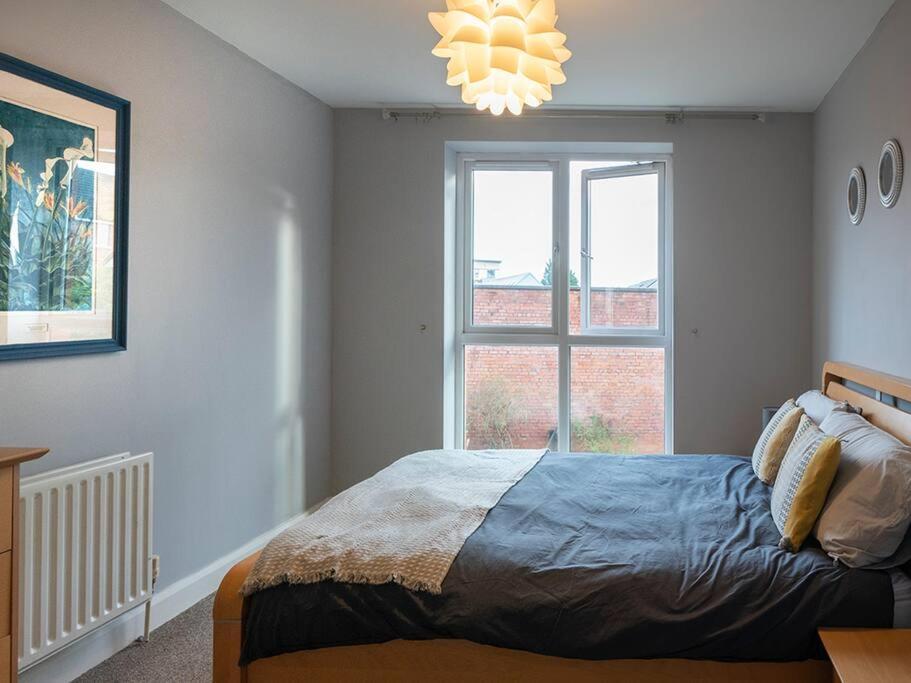 Lovely 2 Bedroom Apt At Ormeau Park W/ Free Parking ベルファスト エクステリア 写真